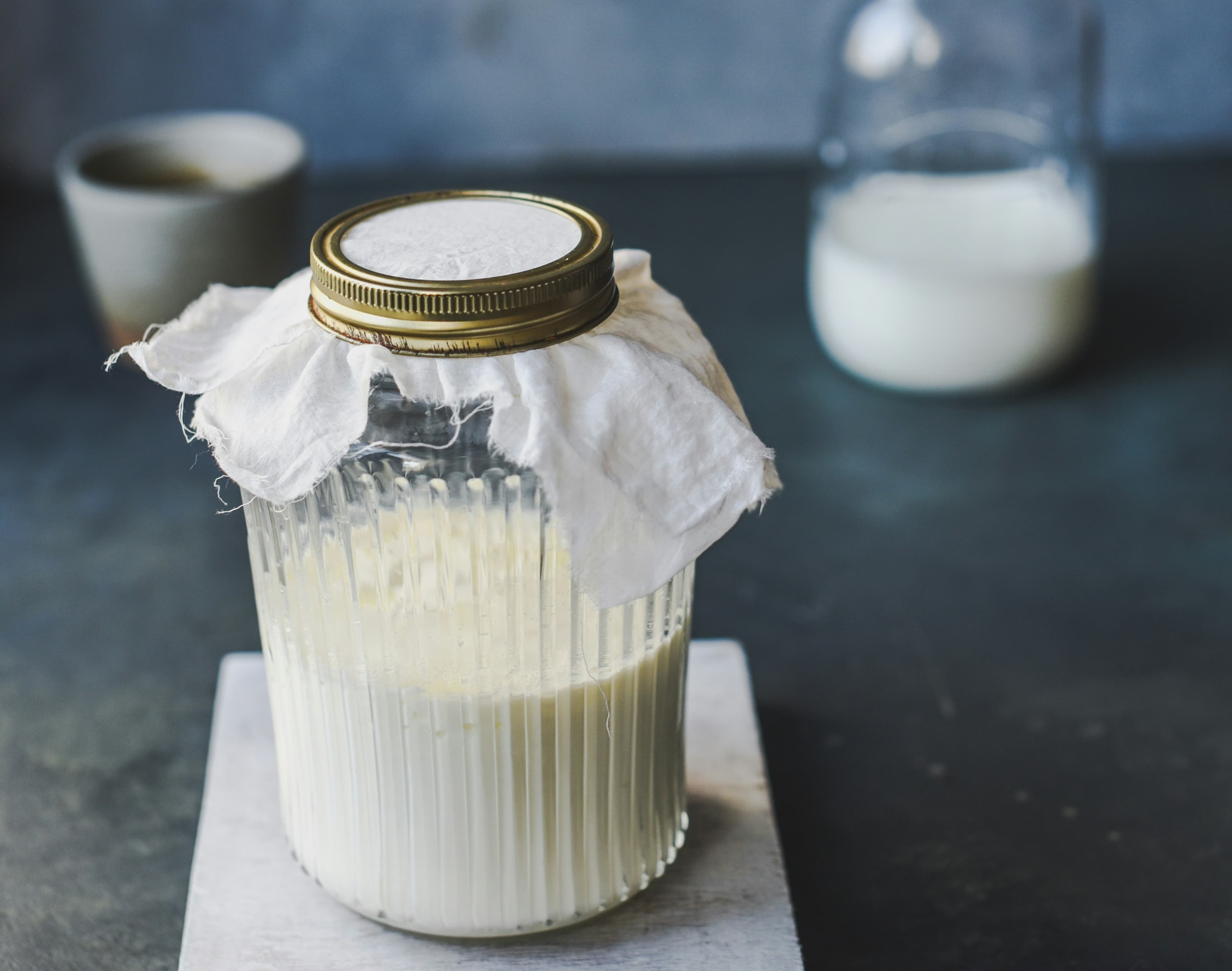 Cover Image for 10 Benefits of Drinking Kefir